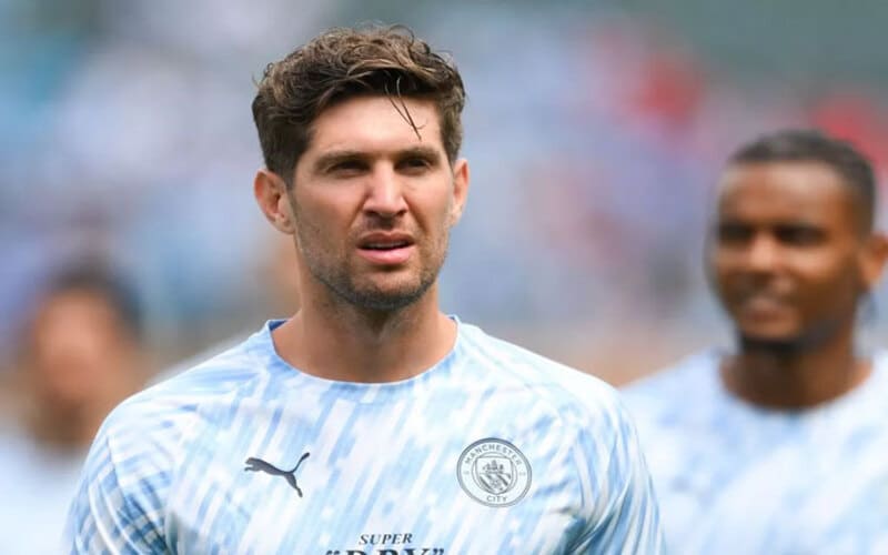 Hậu vệ thòng là gì? Top 7 hậu vệ thòng xuất sắc nhất hiện nay